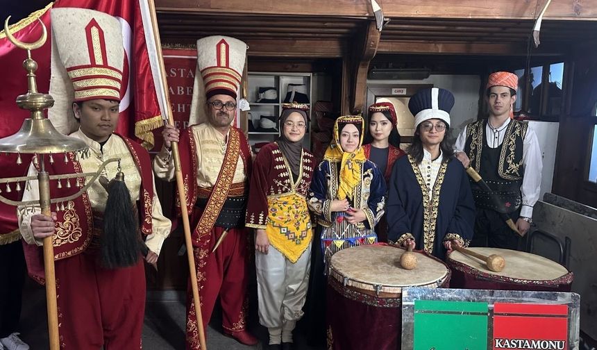 Kastamonu kültürünü yaşayarak öğrendiler: Yabancı öğrenciler Sepetçioğlu oynadı