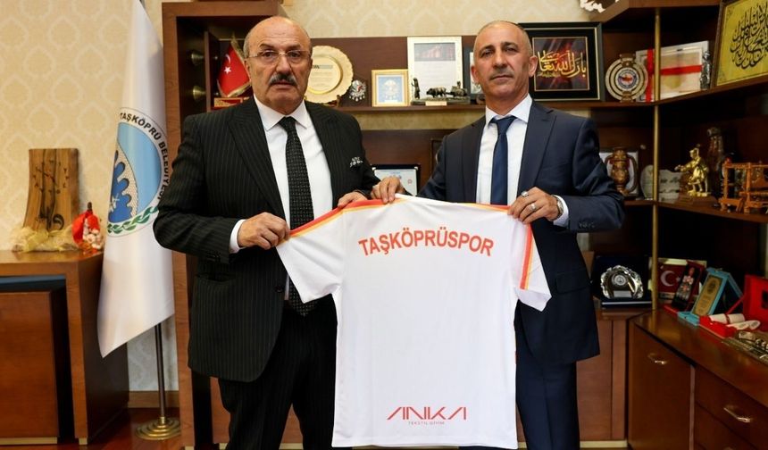 Taşköprü Belediye Başkanı teslim aldı: Bin forma çocuklara ulaşacak