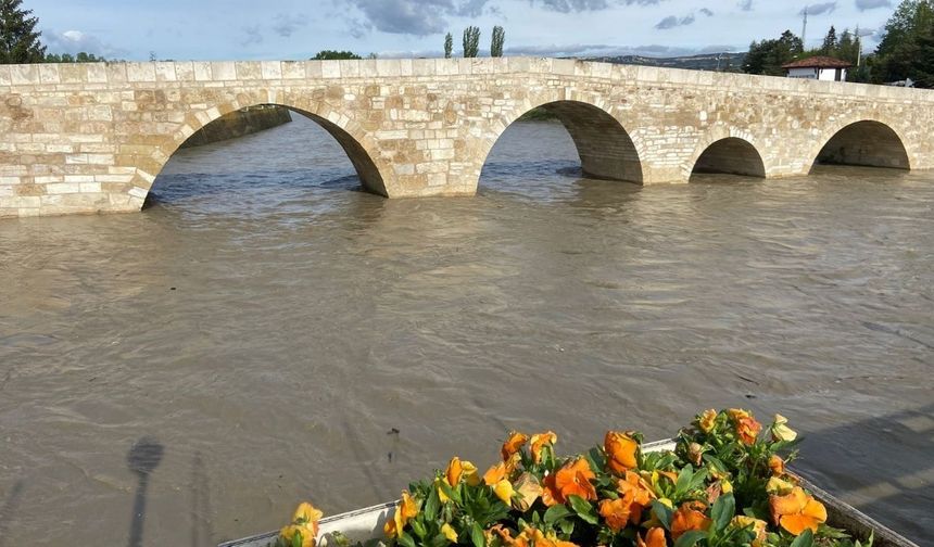 Taşköprü'de sağanak sonrası Gökırmak yükseldi