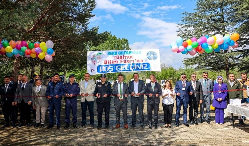 Taşköprü’de TÜBİTAK 4006 Bilim Fuarı’na yoğun ilgi