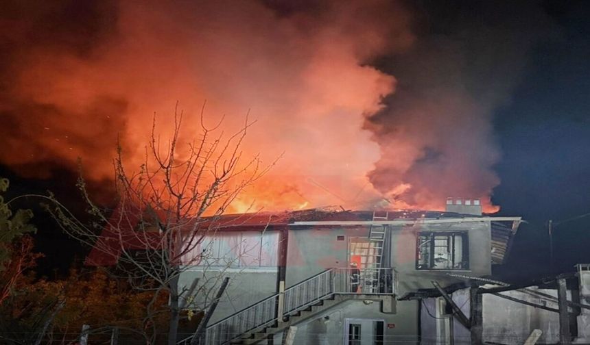 Kastamonu'da karanlığı alevler aydınlattı!