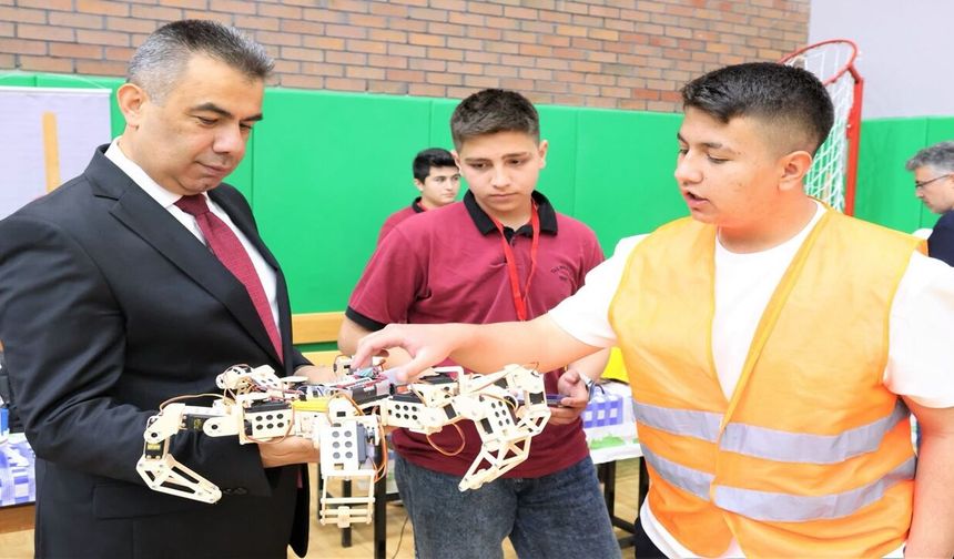 Kastamonu'da Bilim Festivali: Genç zihinler projelerini sergiledi