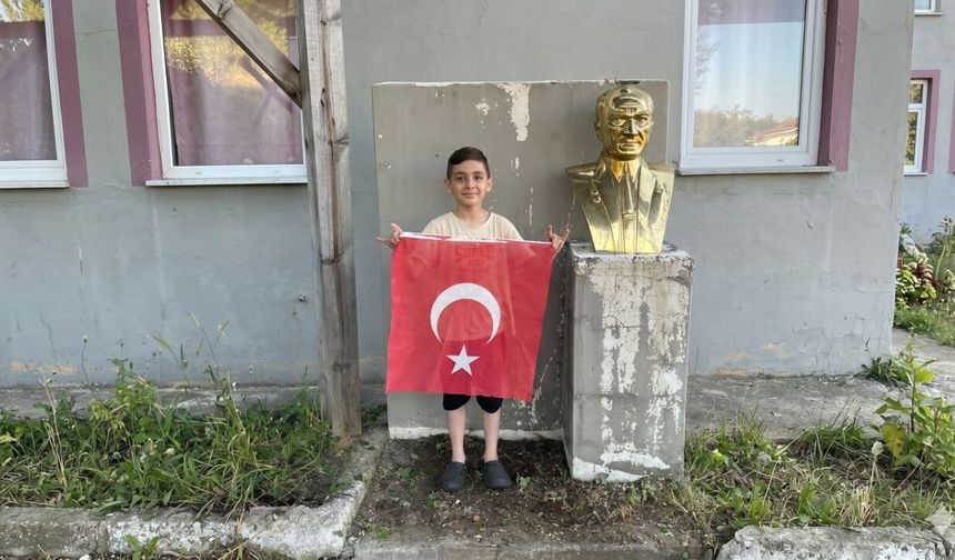 Doğanyurtlu Emirhan’dan vefa dolu hareket: Babalar Günü’nde Atatürk’ü unutmadı