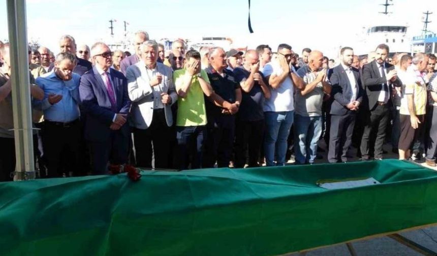 Karadeniz açıklarında hayatını kaybeden balıkçı son yolculuğuna uğurlandı