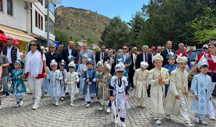 Kastamonu'da 530 yıllık vakıf geleneği: 25 çocuk sünnet oldu