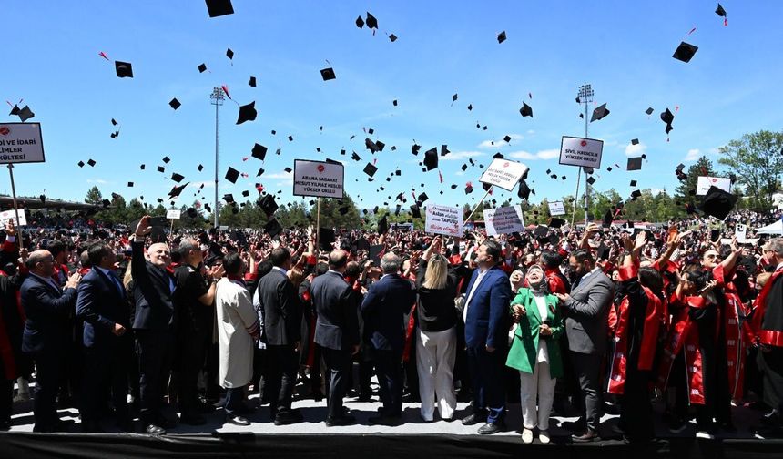 Kastamonu Üniversitesi 4 binden fazla mezun verdi