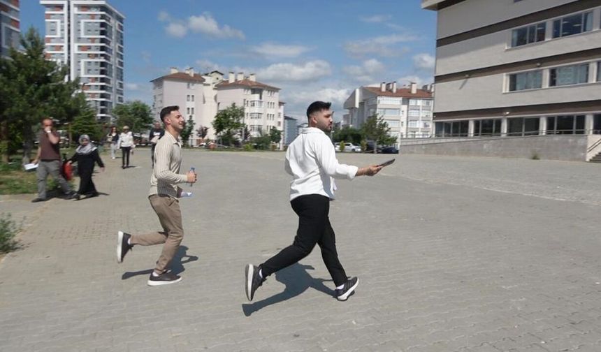 Kastamonu’da YKS heyecanı: Öğrenciler ter dökerken aileler dışarıda bekledi