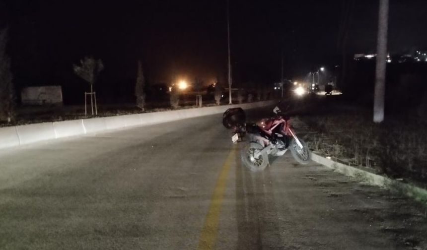 Motosiklet kaldırım taşına çarptı: 1 kişi hayatını kaybetti
