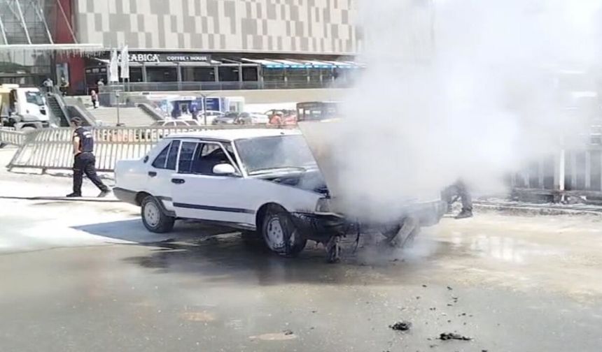 Kastamonu’da seyir halindeki otomobil alev aldı