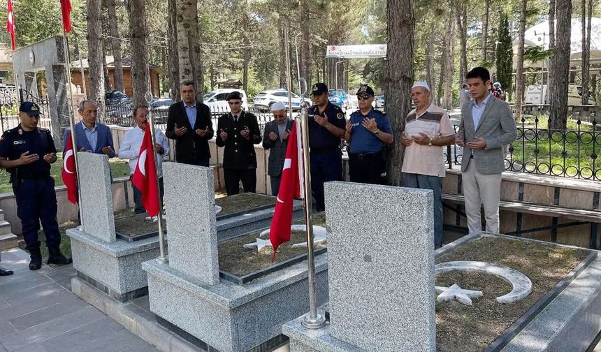 Kastamonu'da Şehit Asteğmen Mustafa Kasar, kabri başında anıldı
