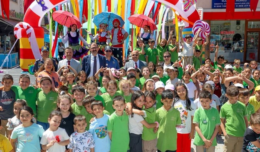 Taşköprü’de çocukların karne sevinci meydana taştı