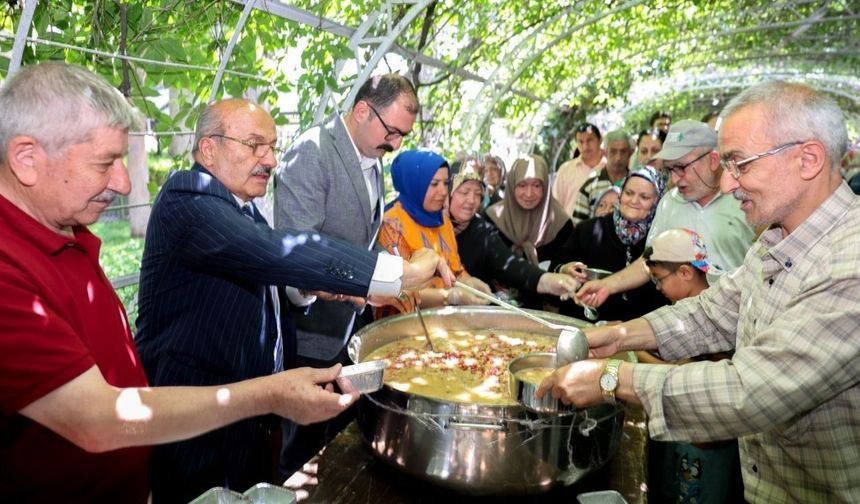 Taşköprü’de Muharrem ayı bereketi: 2 bin kişiye aşure ikram edildi