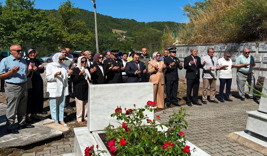 Abana’da 15 Temmuz Anma Programı, şehitlik ziyaretiyle başladı