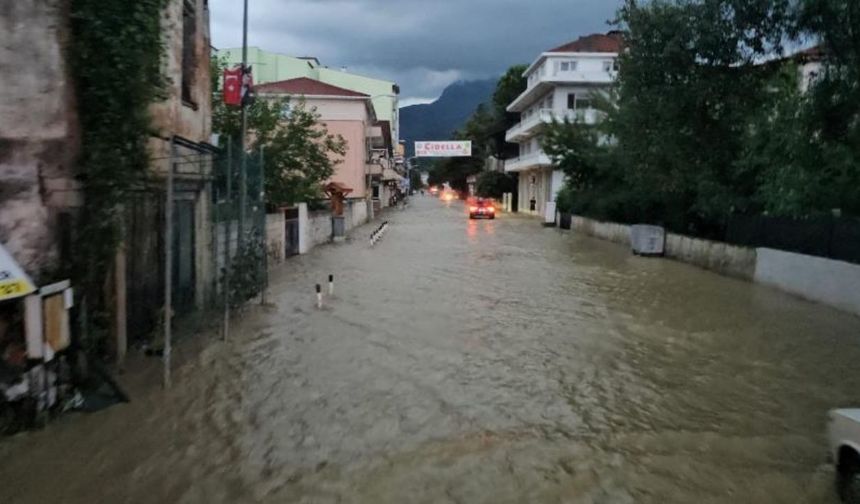 Cide’de sel felaketi: Evler, iş yerleri ve yollar sular altında kaldı
