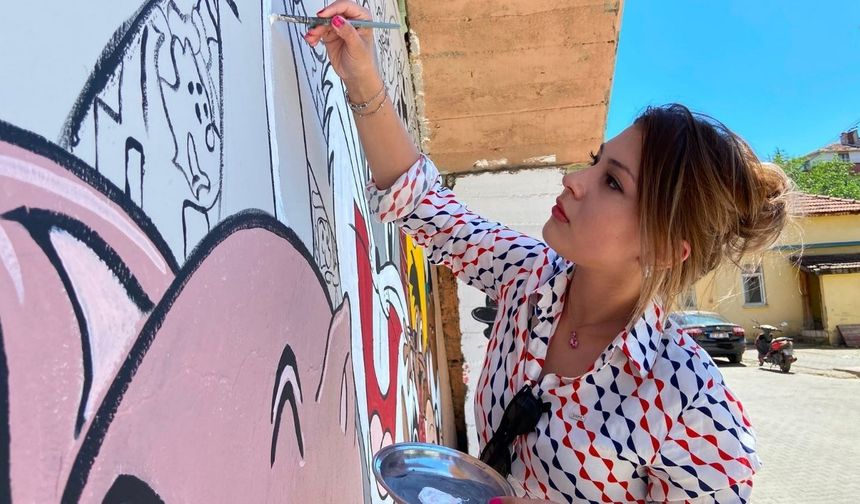 Taşköprü’de çocuklar ekranı bıraksın diye sokakları renklendiriyor