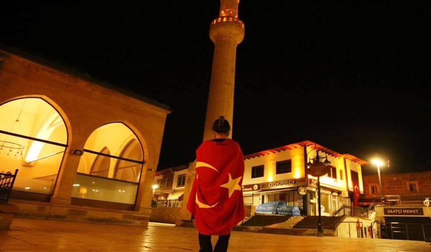 Kastamonu'da selâ verildi: Genç kız gözyaşlarını tutamadı