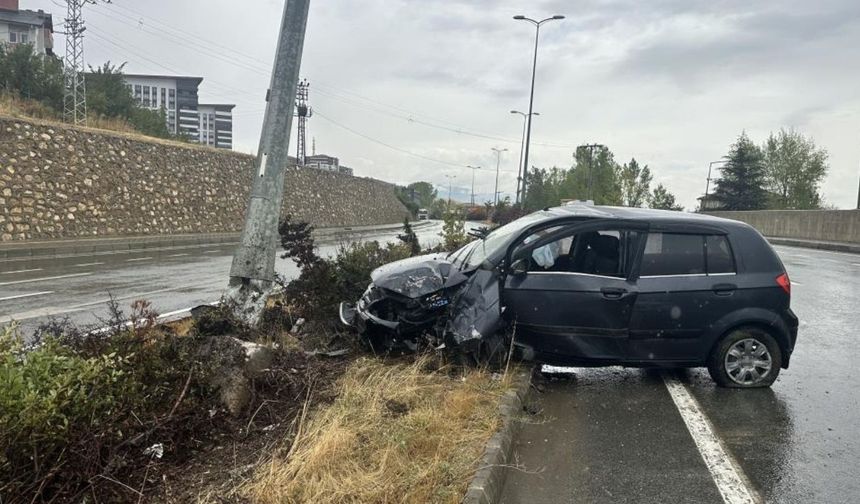 Kastamonu’da otomobil su birikintisine kapıldı: 3 yaralı