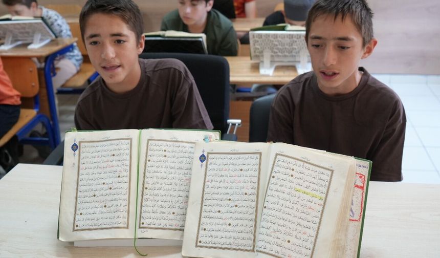 Taşköprü'nün gururu oldular: İkiz kardeşler 13 yaşında birlikte hafız oldu