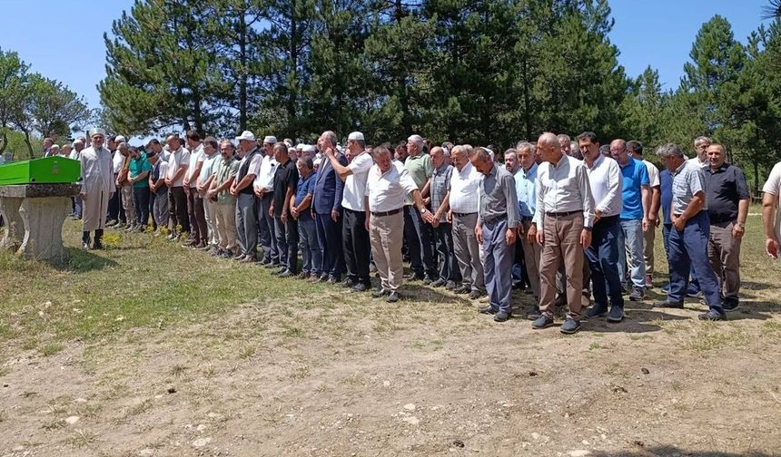 Kastamonu’da tarihçi akademisyenden anneye son görev: Toprağa verildi