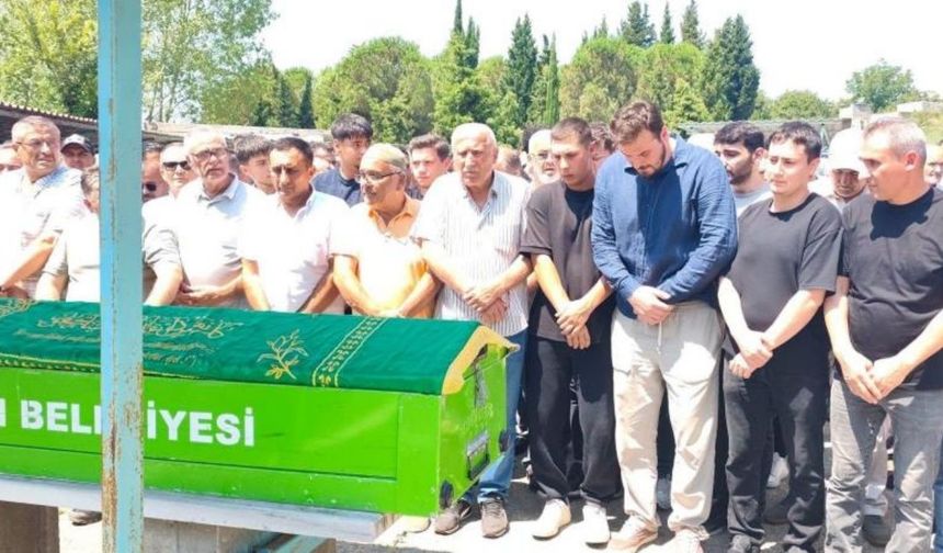 Ecel fındık bahçesinde geldi