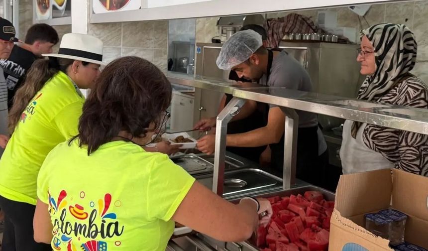 Festival konukları Taşköprü’de aynı sofrayı paylaştı