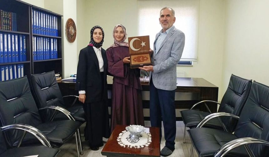 Kastamonu’da hafızlık gururu: 92'nci hafız Esma Salıcı belgesini aldı
