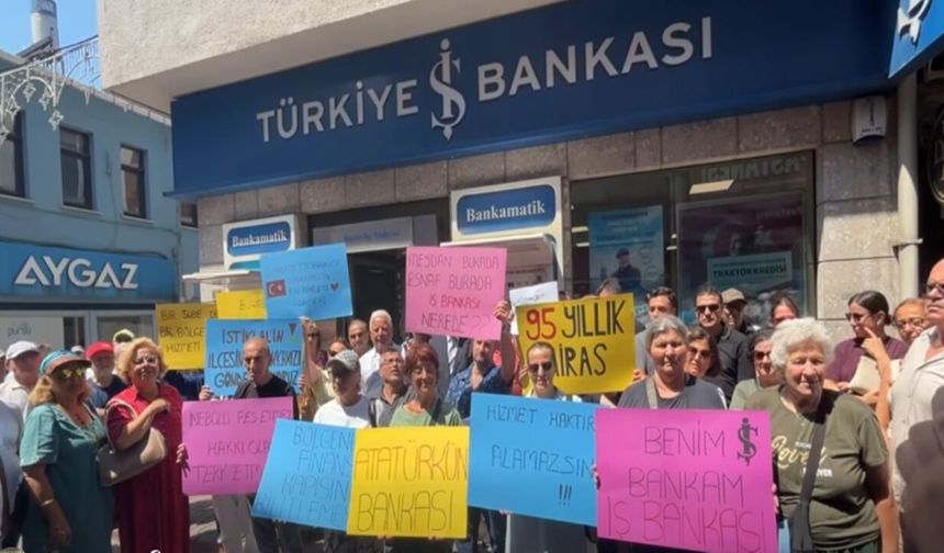 Kastamonu'da banka kapatma kararına büyük tepki: Vatandaşlar şube önünde toplandı