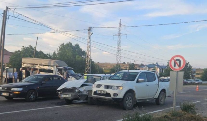 Taşköprü yolunda korkutan kaza! İki araç çarpıştı, 1 kişi yaralandı