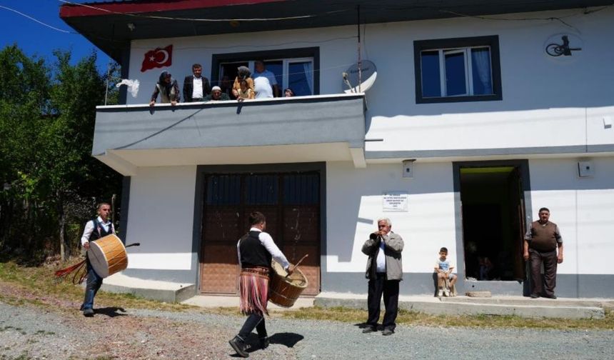 Kastamonu’da bir asırlık ömre davullu zurnalı kutlama