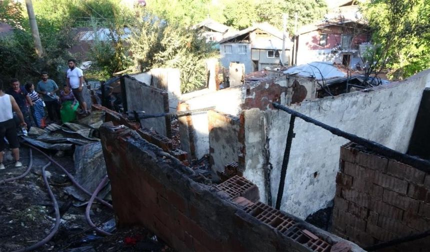 Kastamonu’da piknik tüpleri peş peşe patladı: İki ev yandı