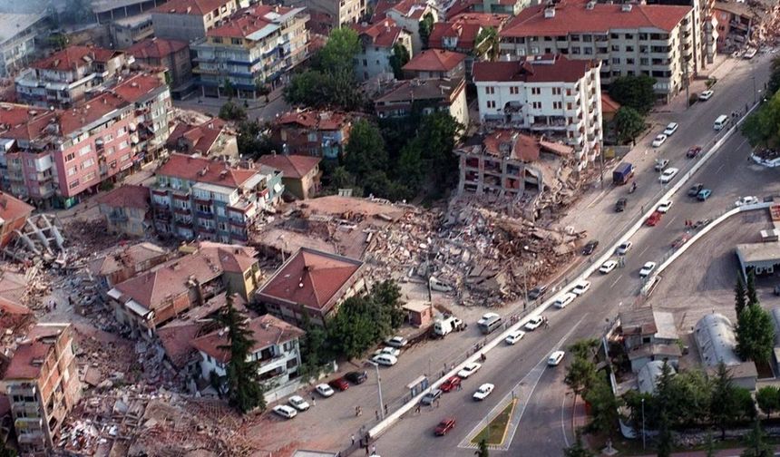 45 saniyede yarım kalan binlerce hayat: Acısı 27 yıldır dinmedi