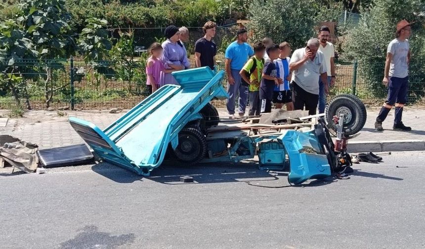 Patpat parçalandı, otomobil yoldan çıktı: 2’si ağır 4 yaralı