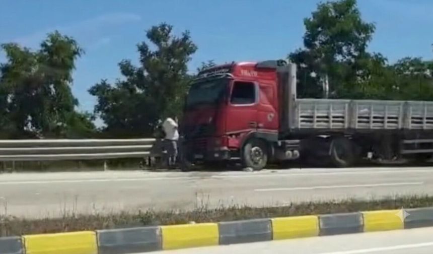 Seydiler'de TIR ile traktör çarpıştı! 1 kişi yaralandı