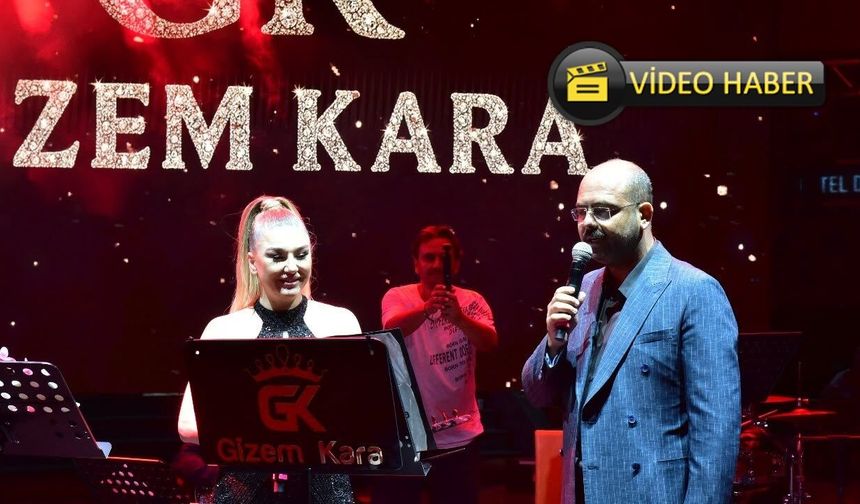 Tosya’da festival coşkusu zirvede: Başkan sahnede şarkı söyledi