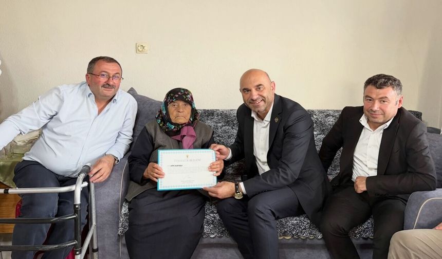 Kastamonu’da AK Parti’den 100 yaşındaki üyeye vefa