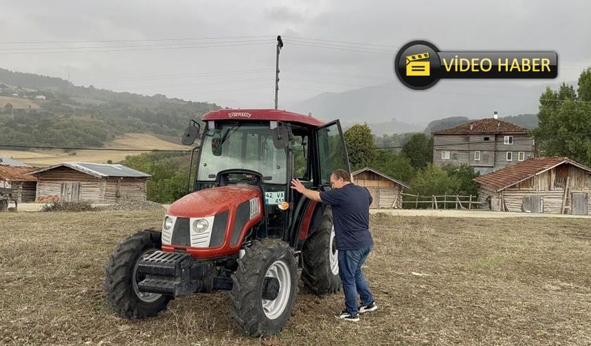 Kastamonu'da görme engelli vatandaş traktör sürüyor, tarlada çalışıp, odun kırıyor