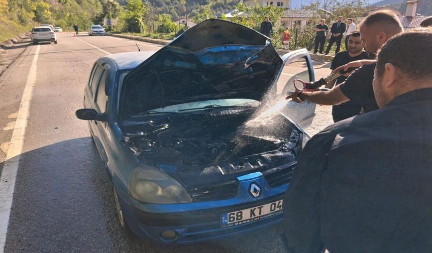 Kastamonu’da seyir halindeki otomobil alev aldı: Facia son anda önledi