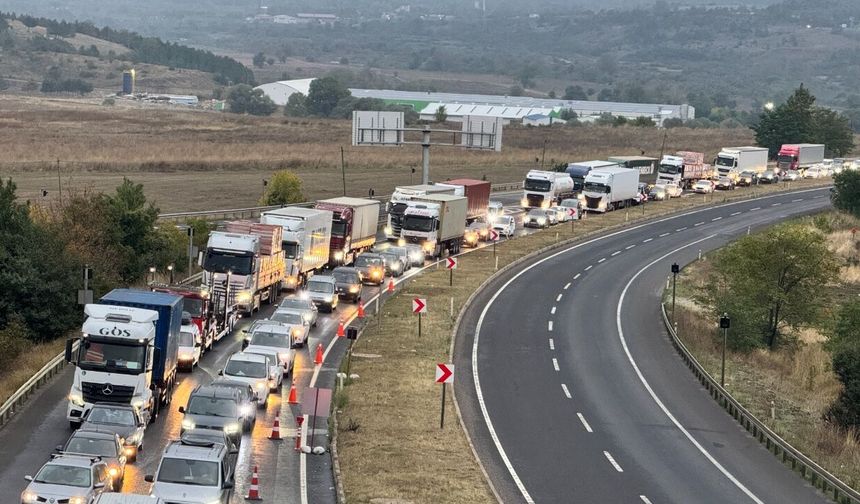Kemikli rampalarında trafik alarmı! Kilometrelerce araç kuyruğu oluştu