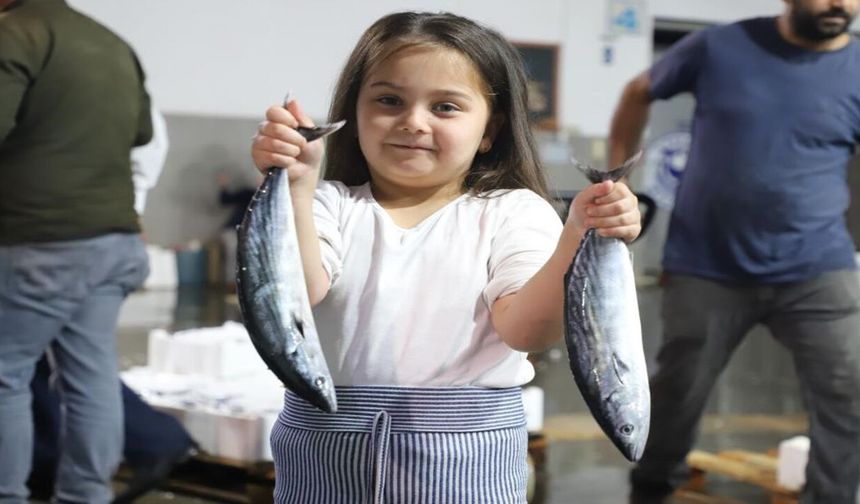 Karadeniz'de balık bolluğu: Palamut ve hamsi aynı anda tezgâhlarda