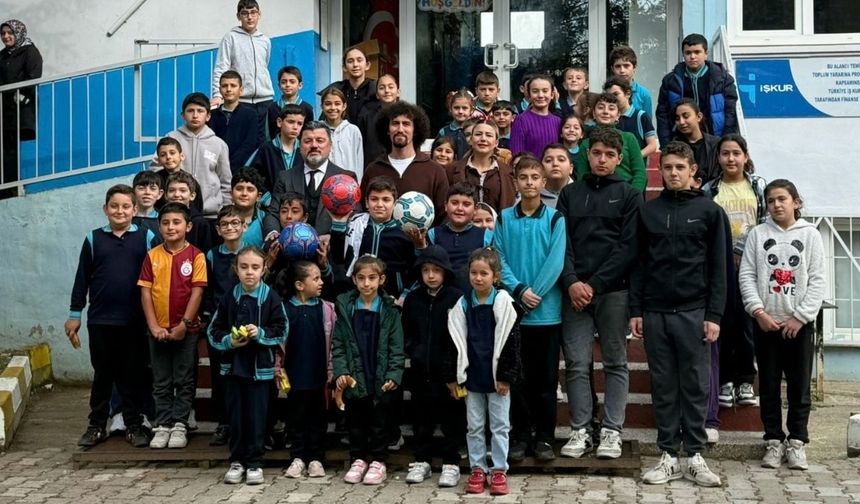 Taşköprülü futbolcu Göktuğ Demiroğlu öğrencilerle buluştu