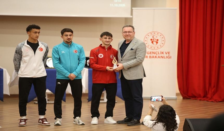Kastamonu’da Yılın Enleri Ödül Töreni: 42 sporcu ve 12 takım ödüllendirildi