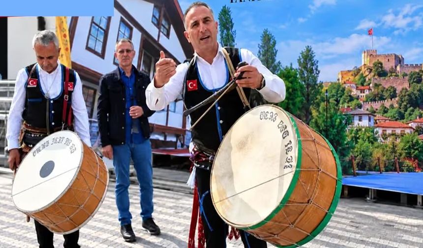 İstanbul’da Kastamonu manileri yankılandı: Davulcular etkinliğe renk kattı
