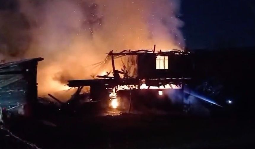 Kastamonu’daki yangında acı tablo: Ev küle döndü