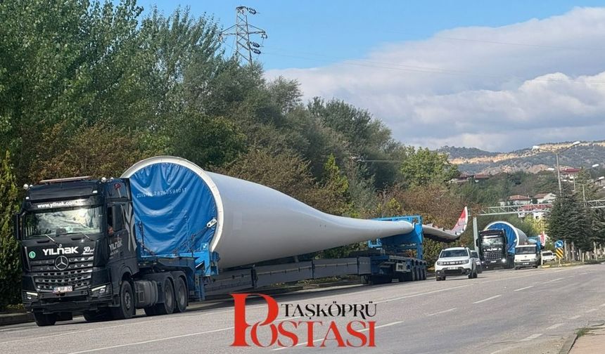 Sinop’a giden dev kanatlar Taşköprü trafiğini aksattı