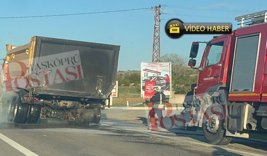 Taşköprü yolunda kamyonun lastikleri alev aldı