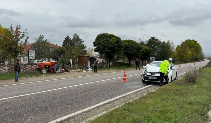 Taşköprü yolunda otomobil traktöre arkadan çarptı: 1 yaralı