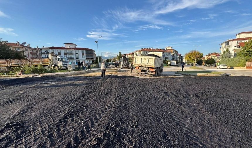 Taşköprü’de asfalt mesaisi hız kesmiyor!