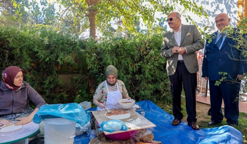 Taşköprü'de okul kermesi birlik ve beraberliğe sahne oldu