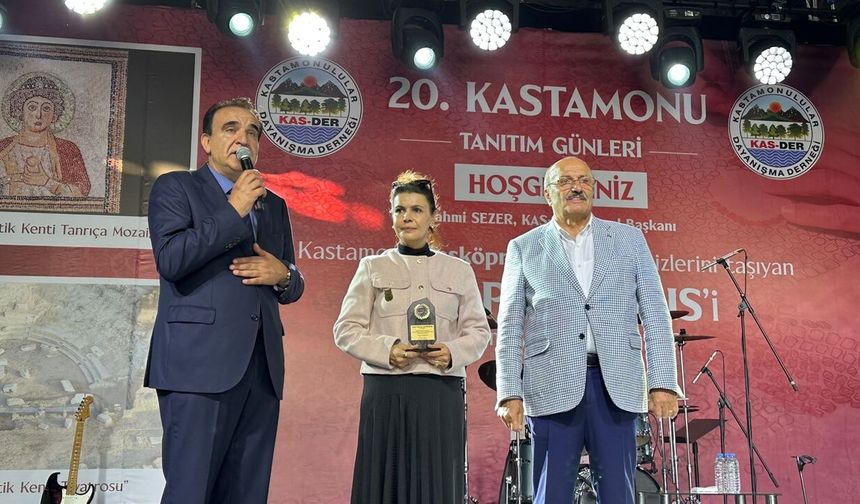Taşköprülü Zeynep Kahreman’a 20. Kastamonu Tanıtım Günleri’nde anlamlı ödül