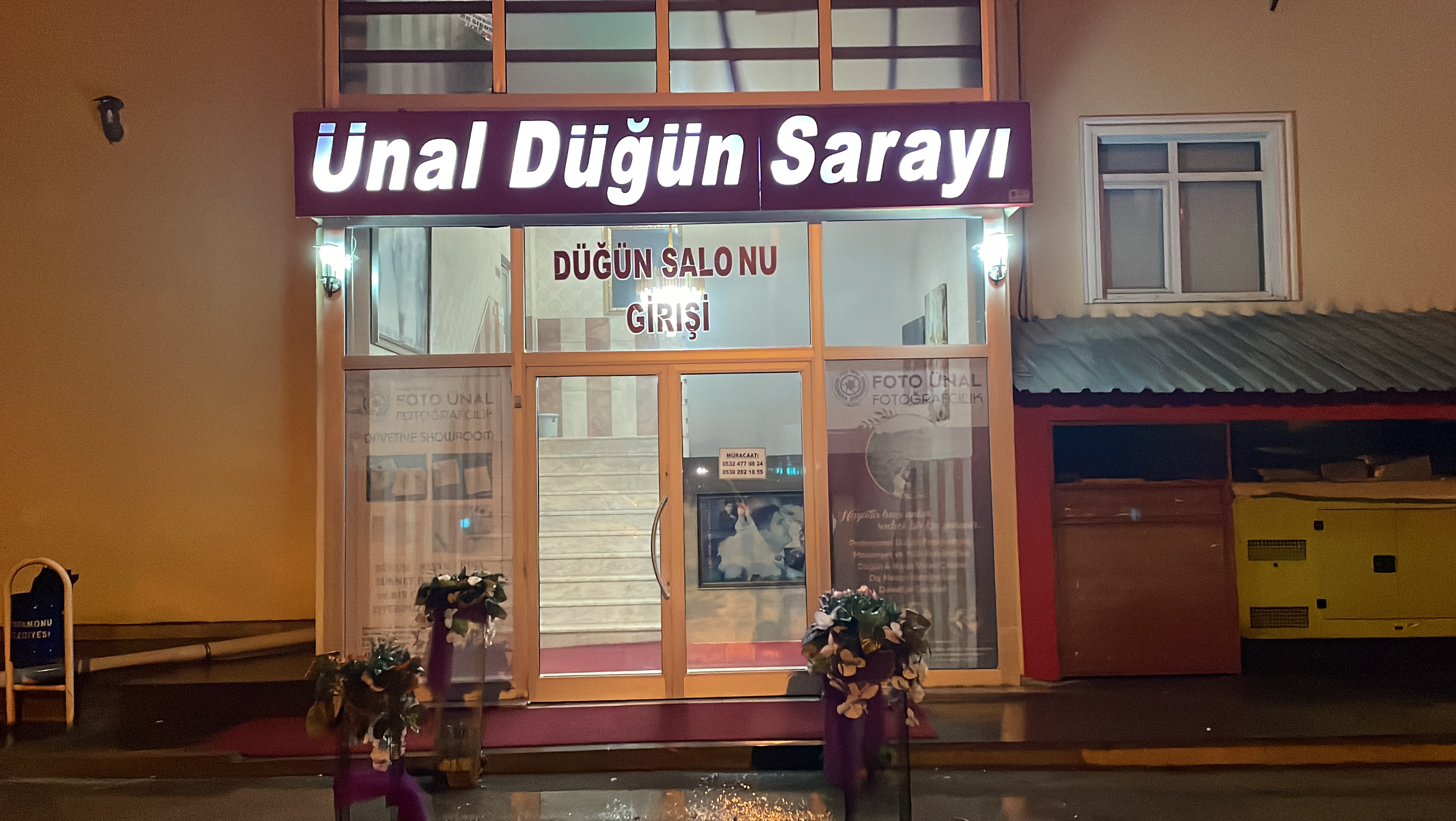 AA-20231128-33043363-33043361-DUGUN_SALONUNDA_ICILEN_SULARIN_KAPAKLARI_ENGELLILERE_TEKERLEKLI_SANDALYE_OLACAK